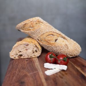 Tomate-Feta –  Baguette  –  mit Sesamkruste