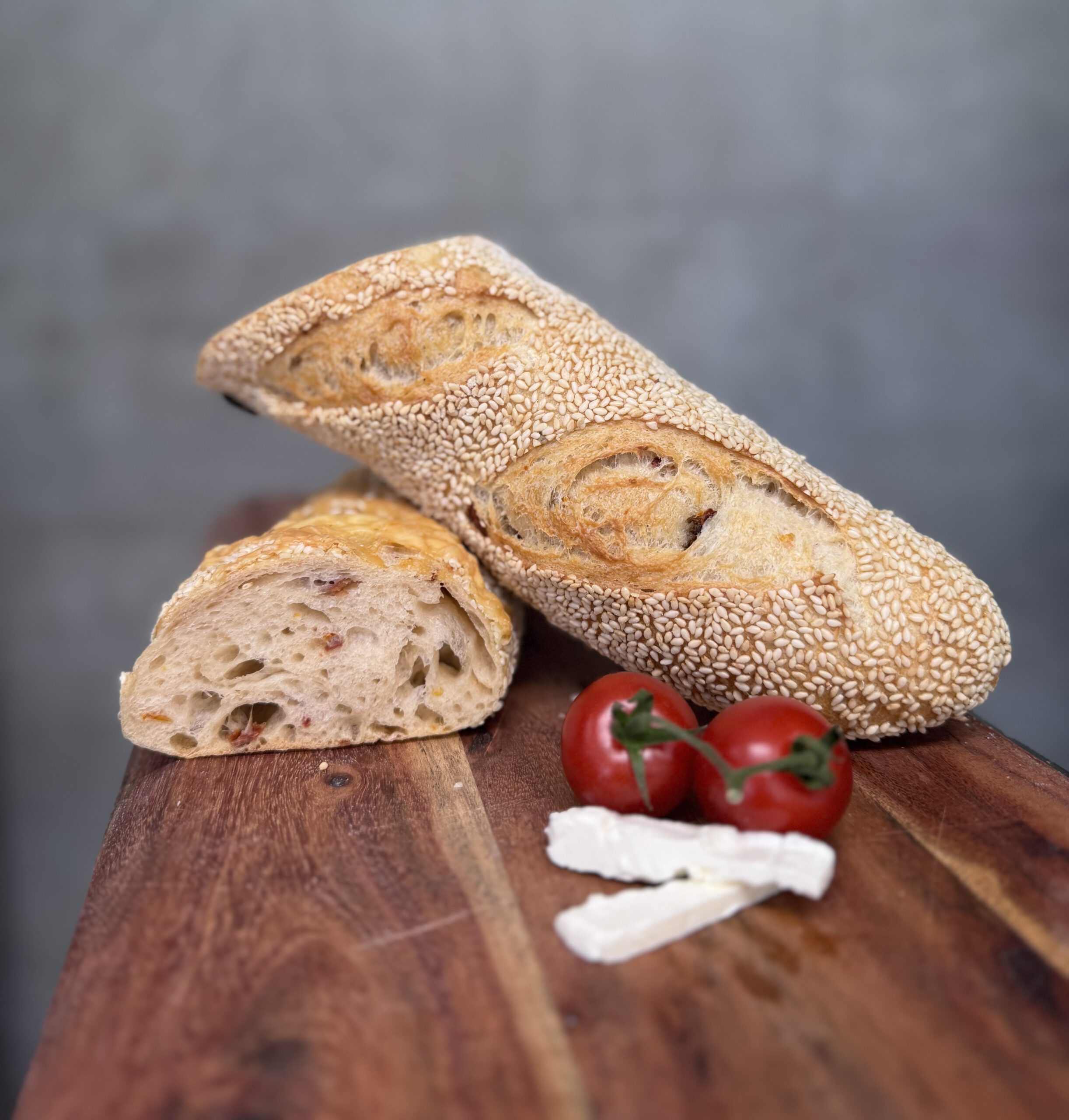 Tomate-Feta –  Baguette  –  mit Sesamkruste